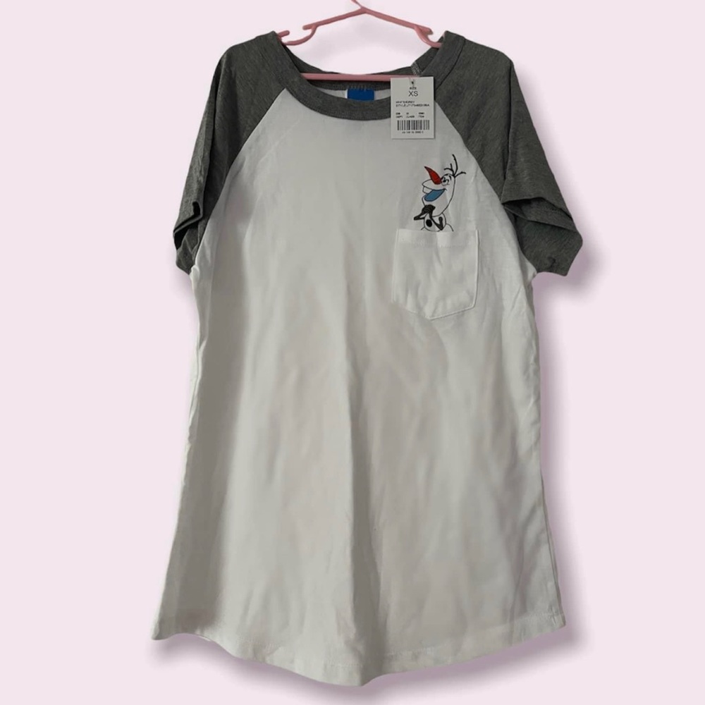 Women’s XS NWT Frozen Olaf Pocket T-shirt, Disney